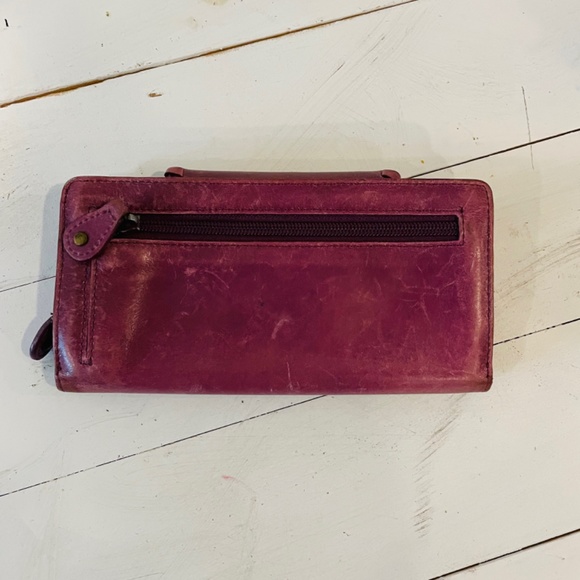 Danier magenta genuine leather wallet - Picture 3 of 5